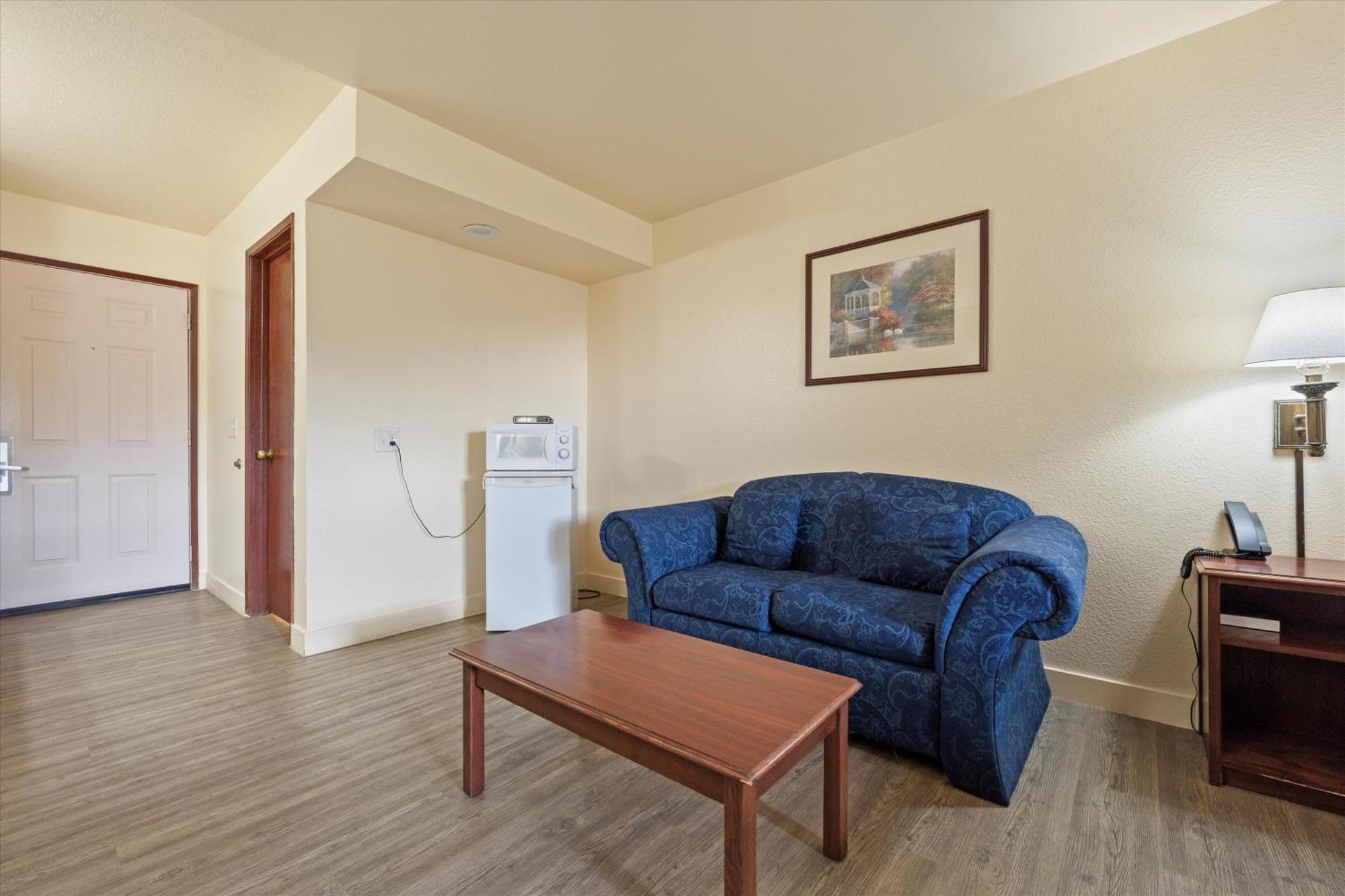 Quincy Inn And Suites Екстер'єр фото