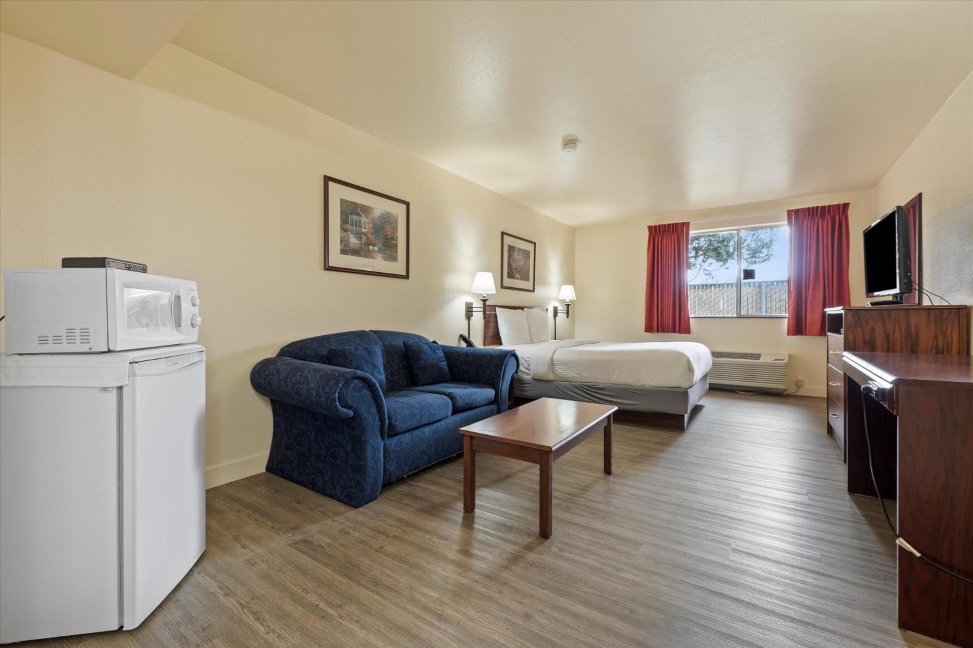 Quincy Inn And Suites Екстер'єр фото