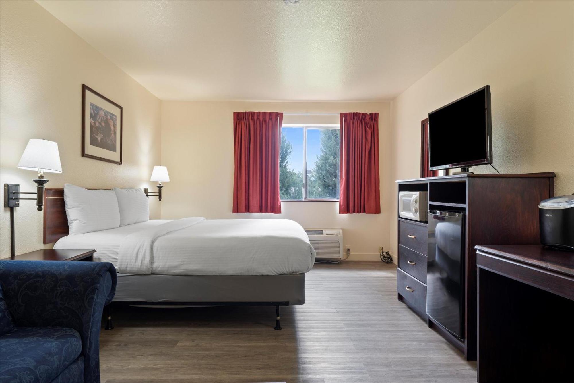 Quincy Inn And Suites Екстер'єр фото