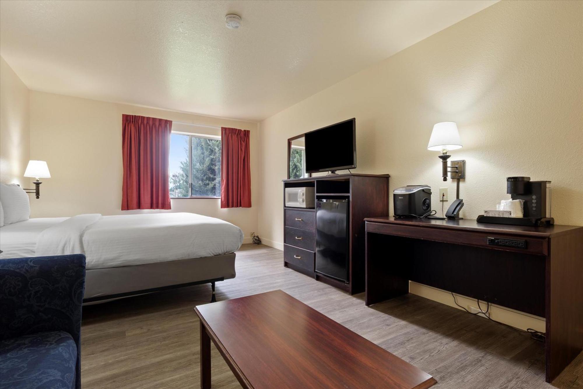 Quincy Inn And Suites Екстер'єр фото