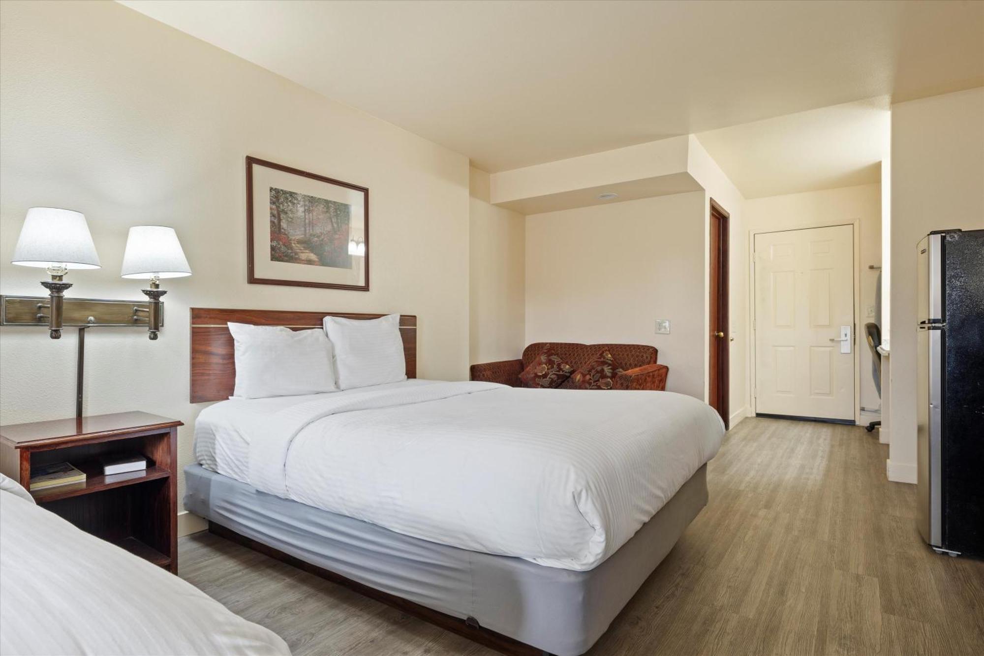 Quincy Inn And Suites Екстер'єр фото