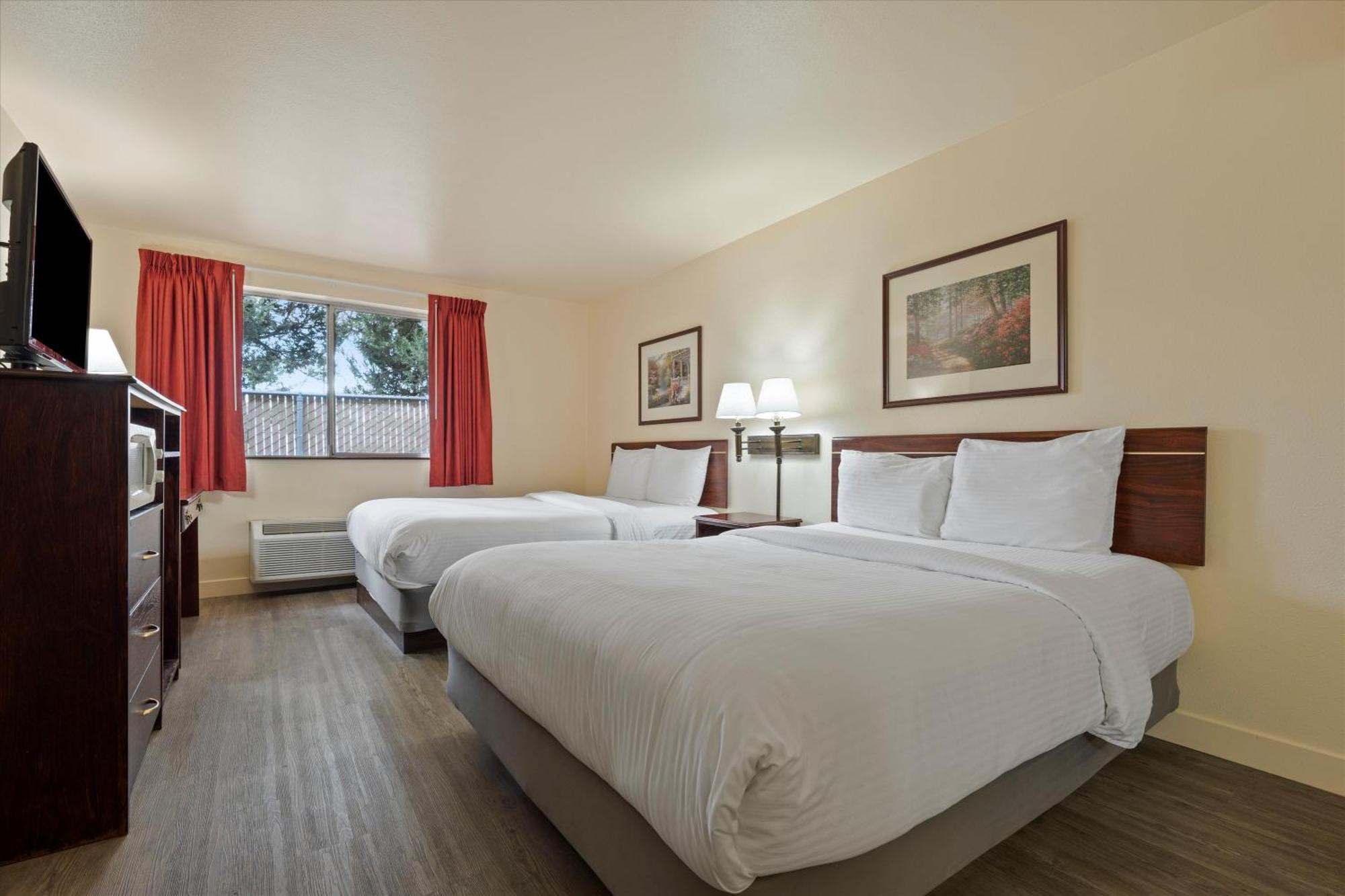 Quincy Inn And Suites Екстер'єр фото