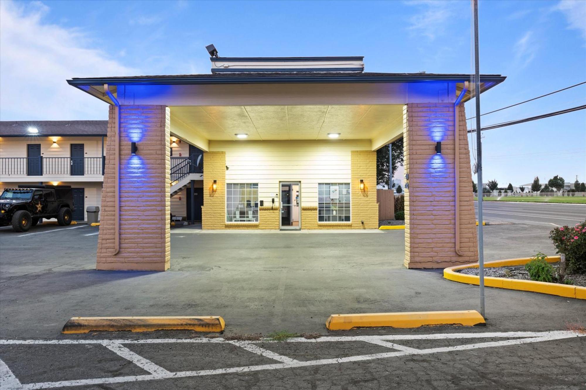 Quincy Inn And Suites Екстер'єр фото