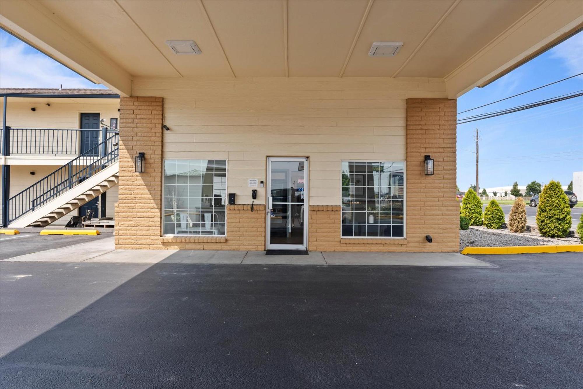 Quincy Inn And Suites Екстер'єр фото