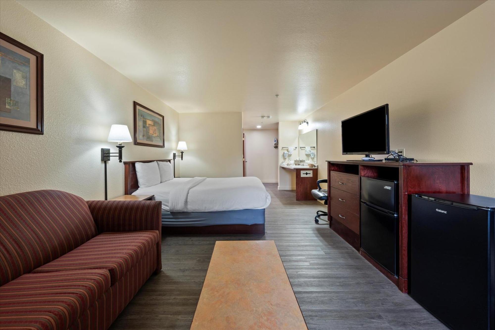 Quincy Inn And Suites Екстер'єр фото