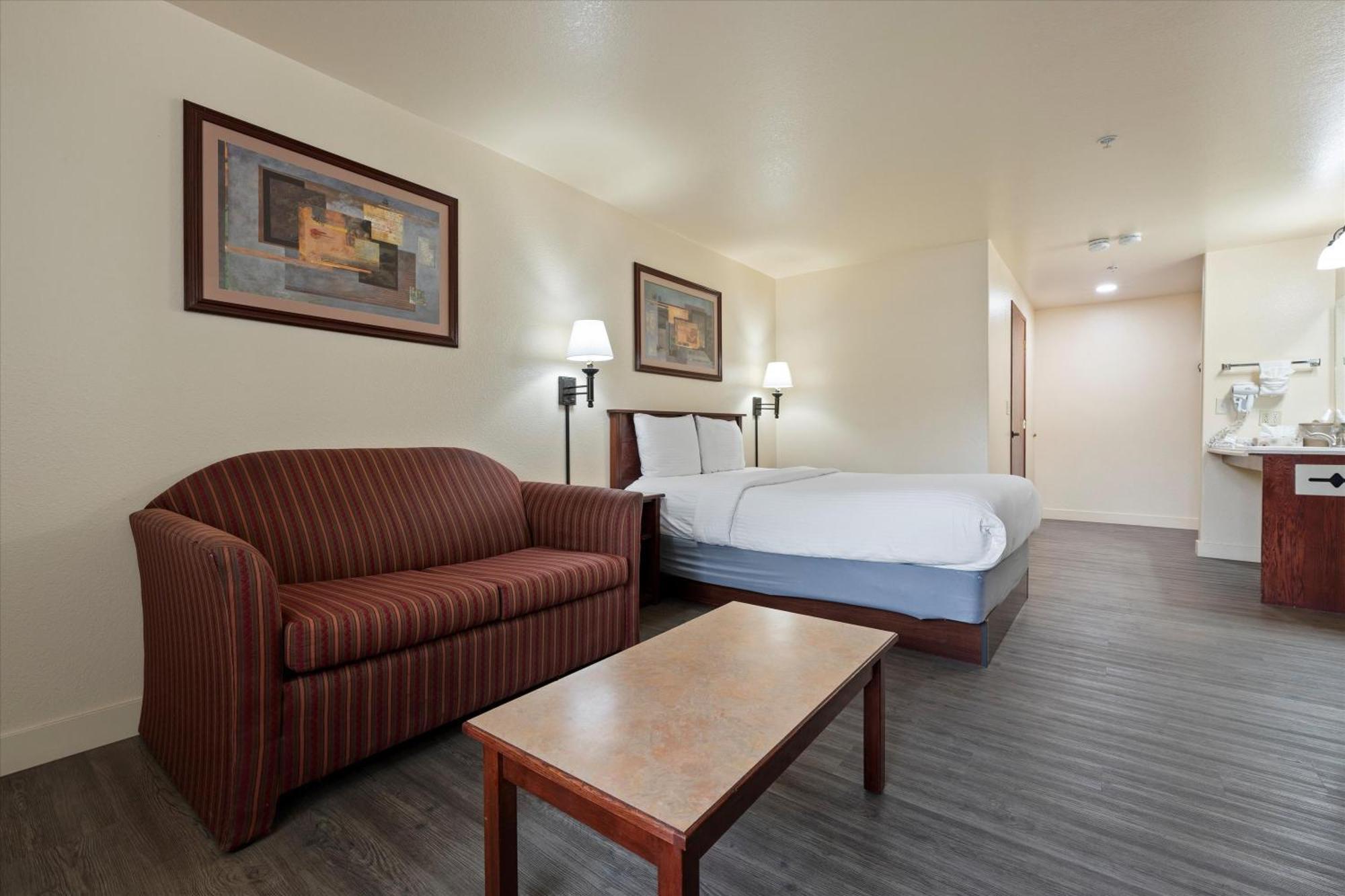Quincy Inn And Suites Екстер'єр фото