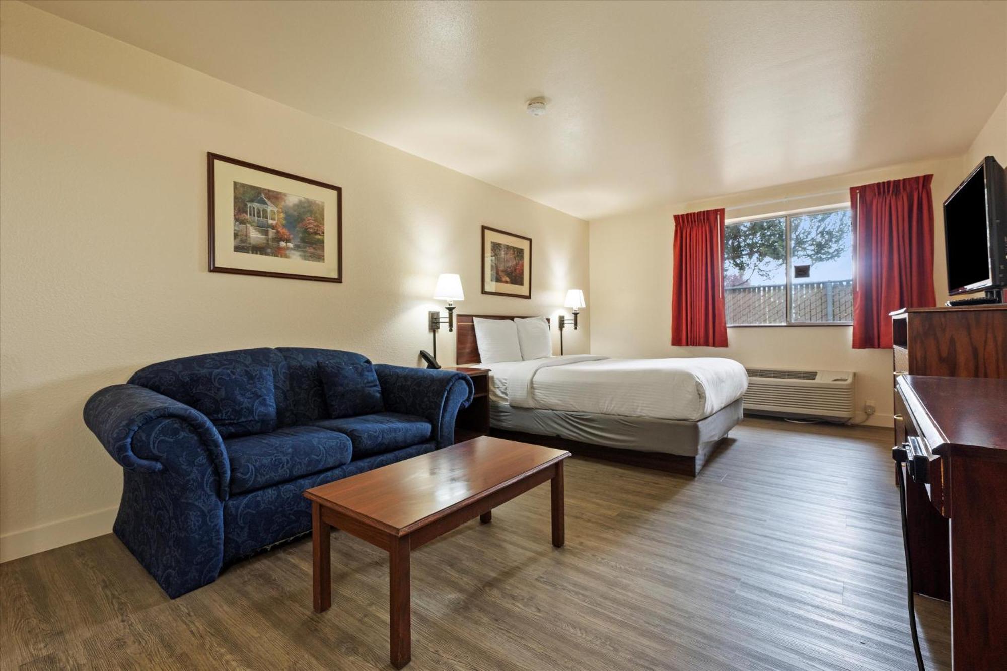 Quincy Inn And Suites Екстер'єр фото