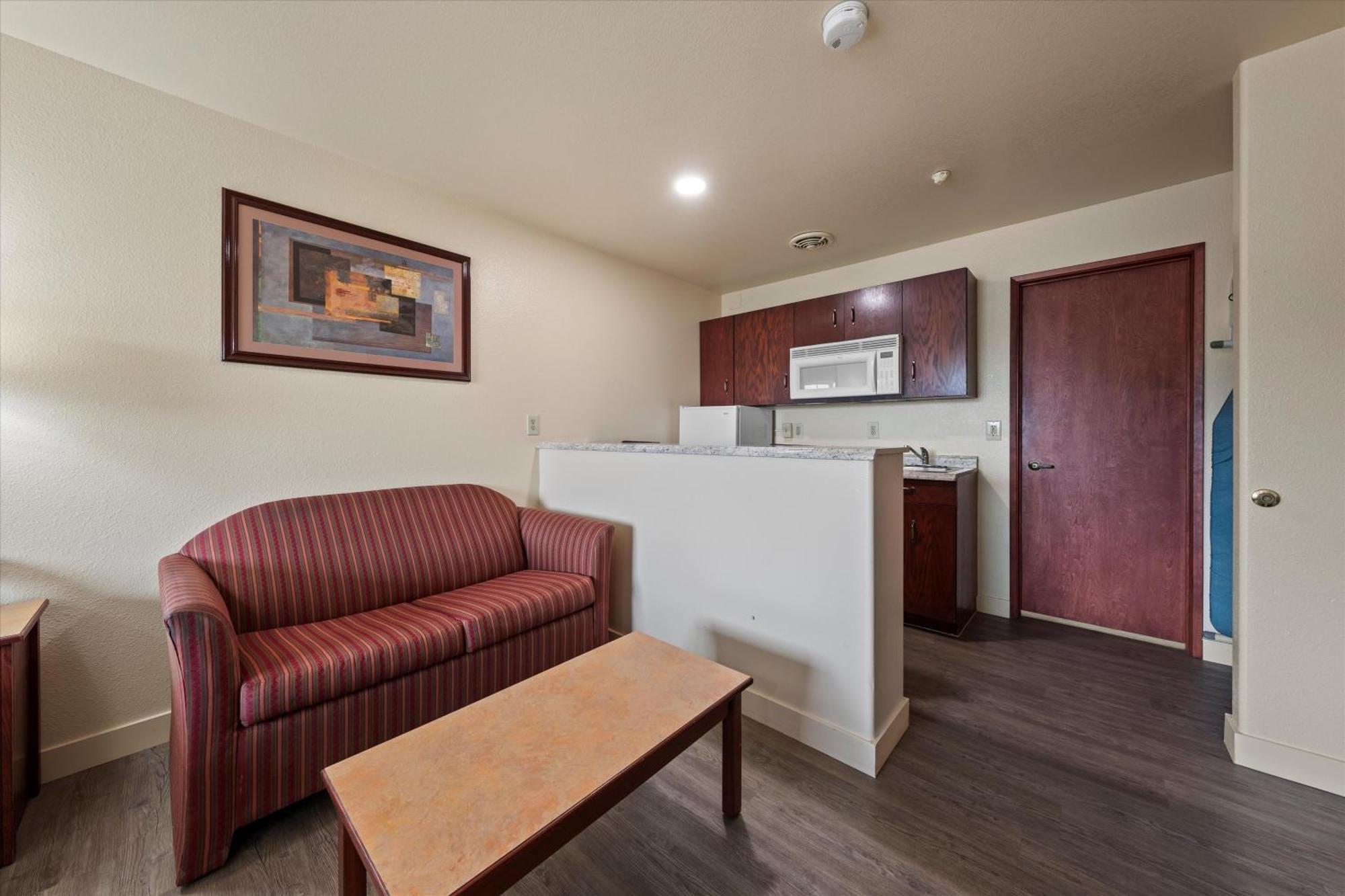 Quincy Inn And Suites Екстер'єр фото