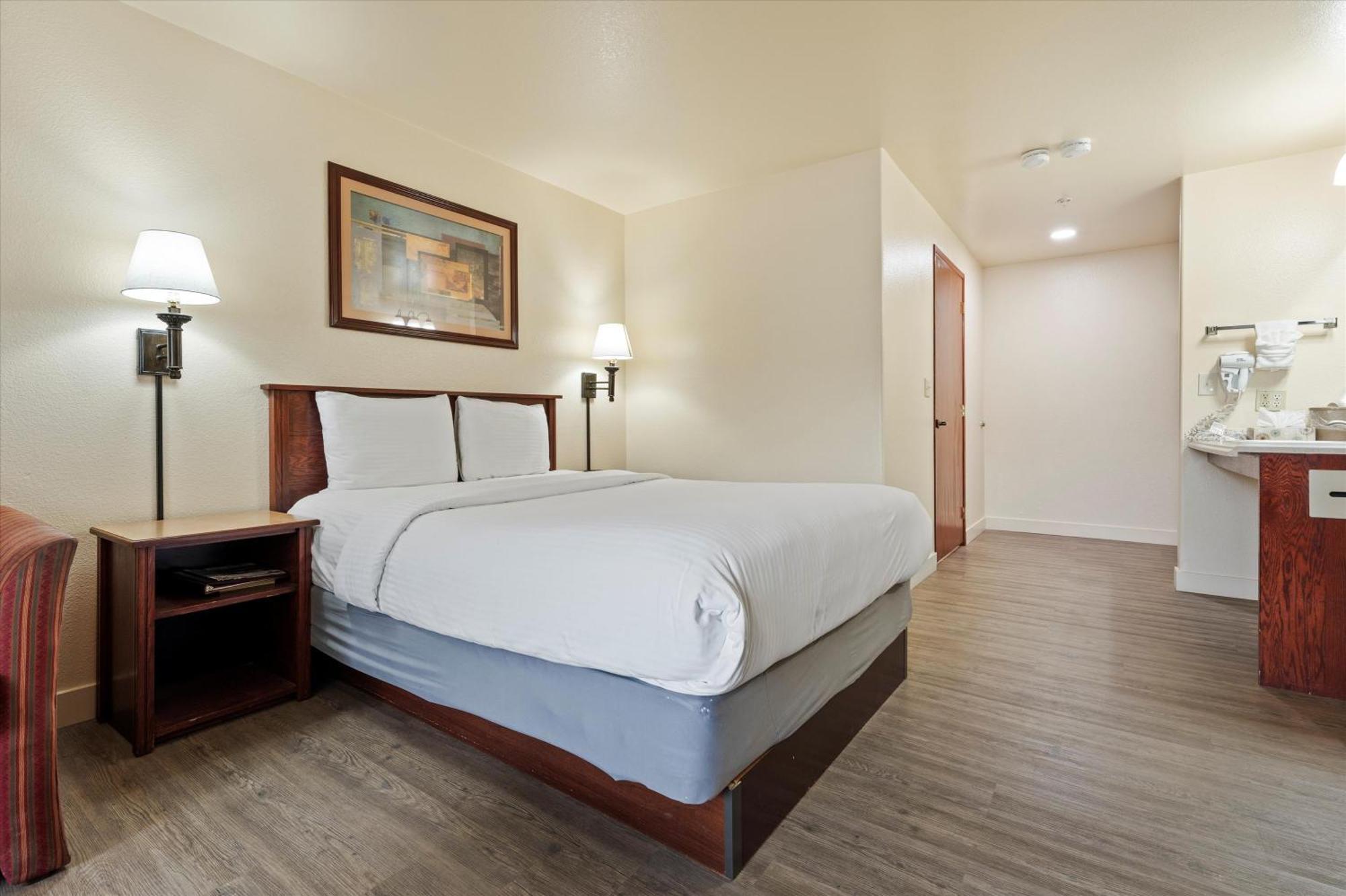 Quincy Inn And Suites Екстер'єр фото