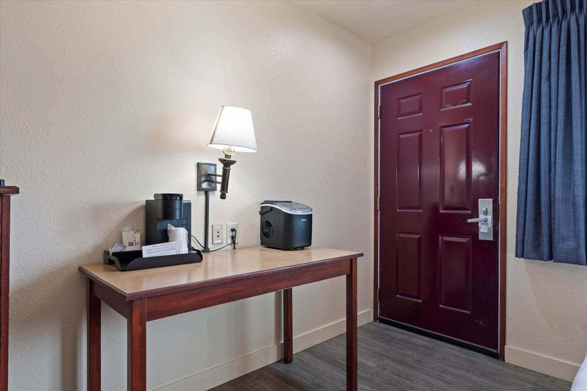 Quincy Inn And Suites Екстер'єр фото