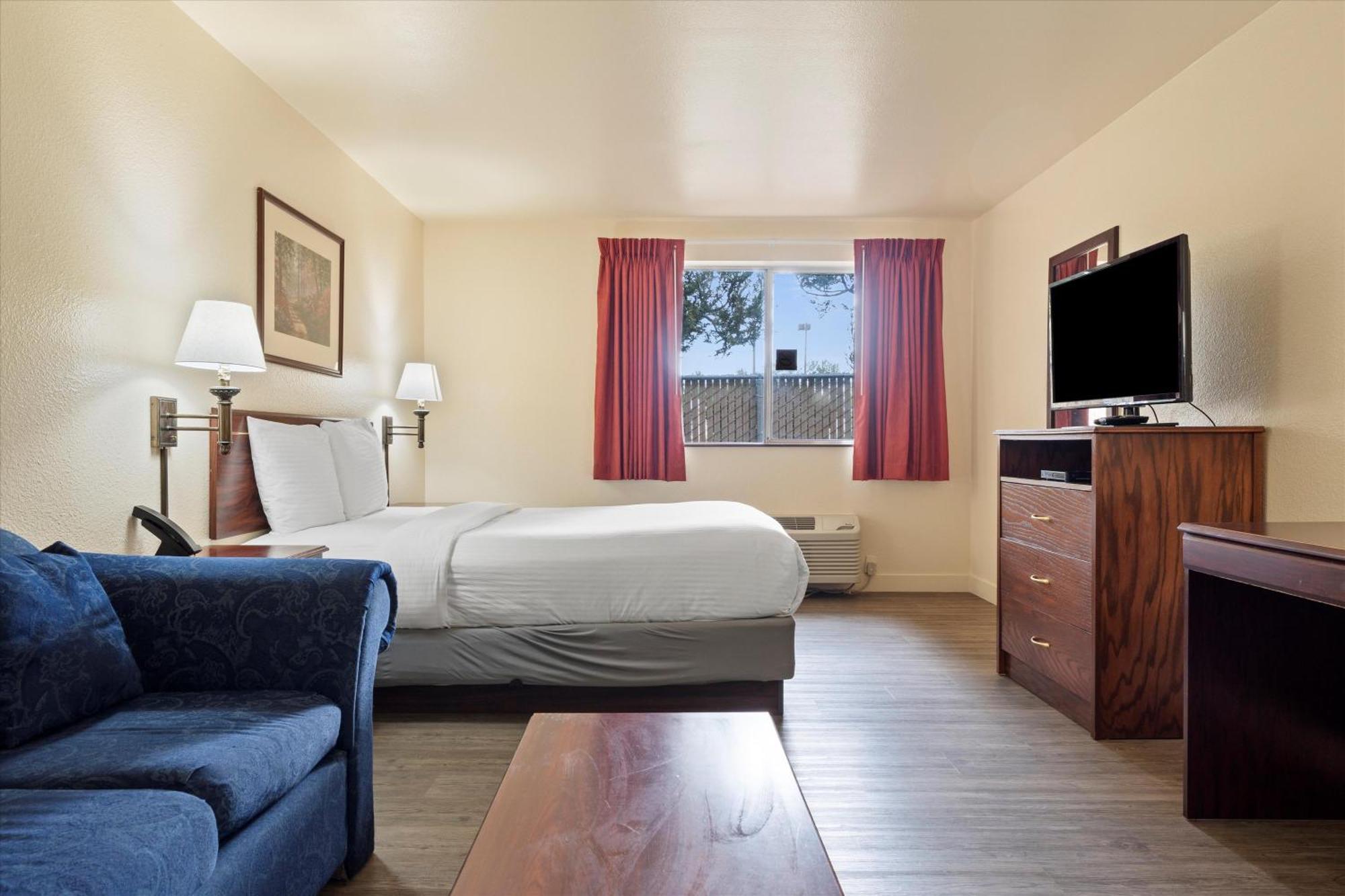 Quincy Inn And Suites Екстер'єр фото