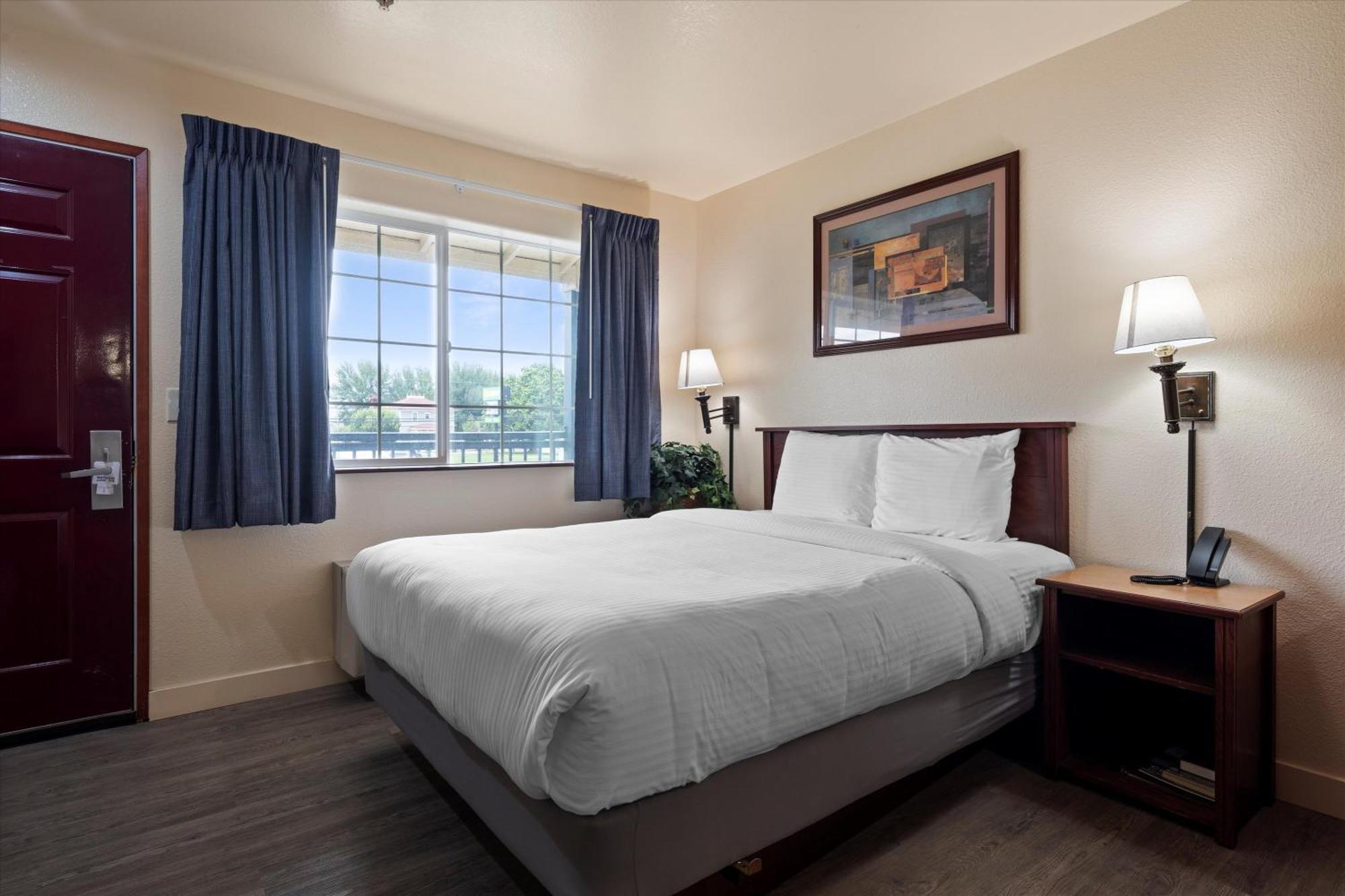Quincy Inn And Suites Екстер'єр фото