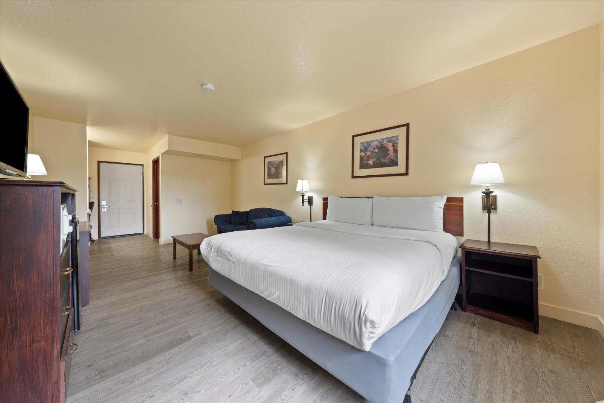 Quincy Inn And Suites Екстер'єр фото